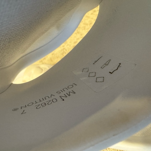 MENS SIZE 7 authentic  100% genuine Louis Vuitton waterfront slides - Picture 4 of 10